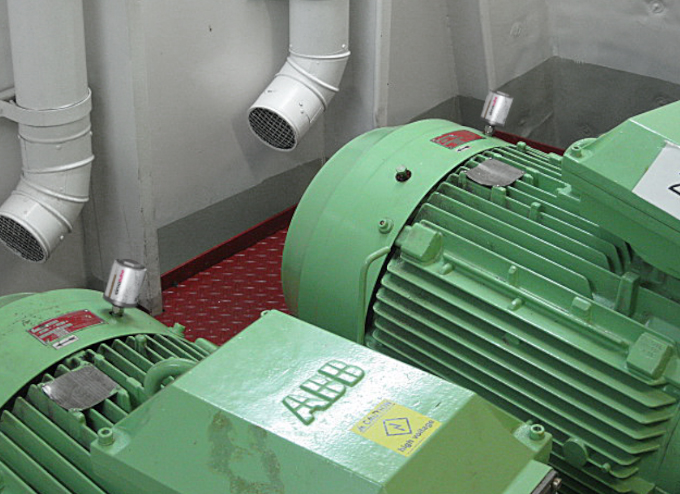 The ABB electric motors on a cruise ship are all equipped with a simalube 60ml automatic lubricator. This means that all electric motors are automatically lubricated for up to one year.