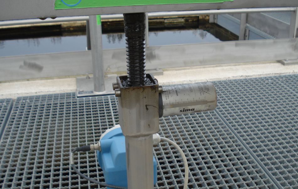 The simalube lubricator 125ml automatically and constantly lubricates the spindle in a sewage treatment plant.